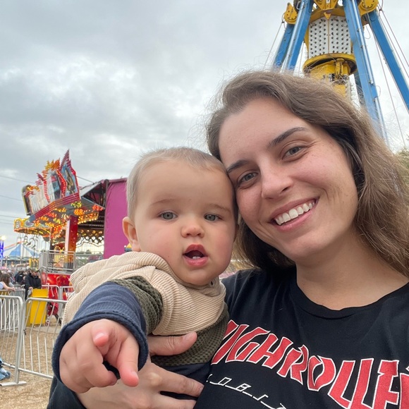 Meet your Posher, Courtney - Picture 1 of 5